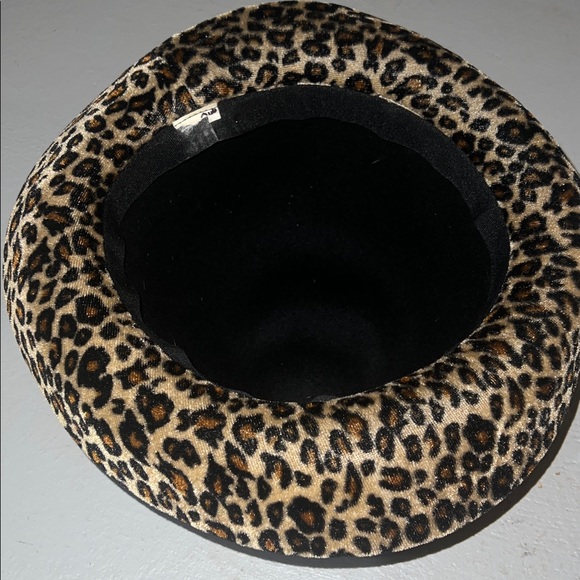 Leopard Trim Black Hat - Picture 4 of 6